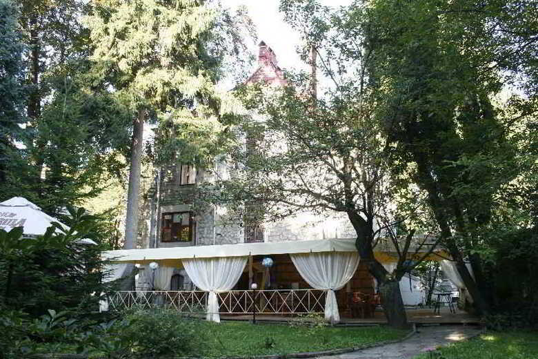 Lion's Castle Hotel