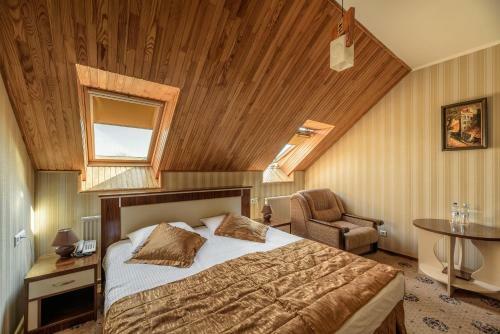 Status Hotel