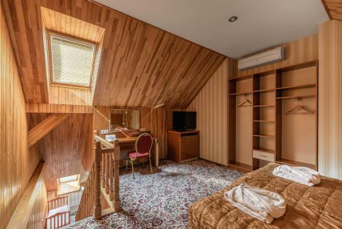 Status Hotel
