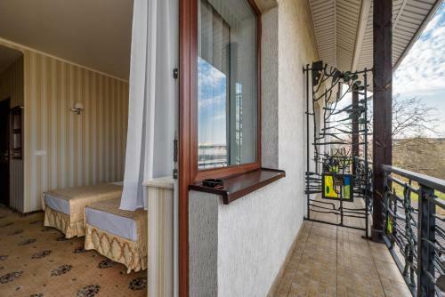 Status Hotel