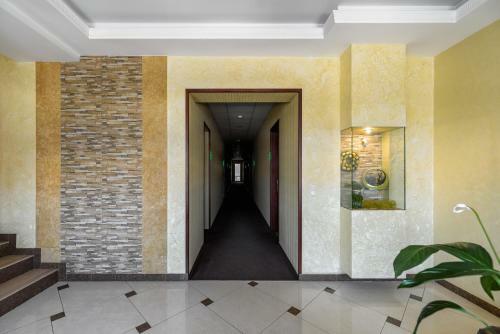 Status Hotel