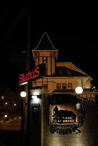 Status Hotel