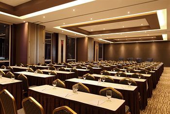 Hotel Santika Taman Mini Indonesia Indah