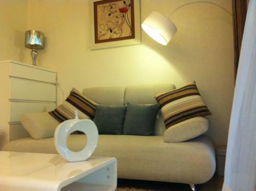 Shengang Apartment Dongmen Branch