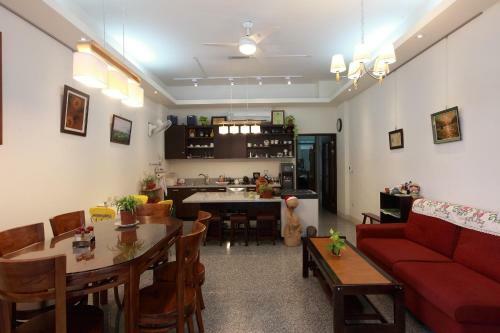 Bed & Breakfast Travelers Home