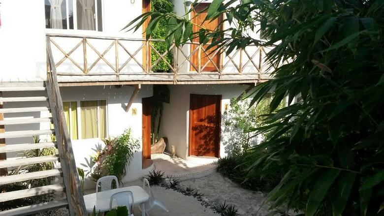 Hostal Jardin Mahahual
