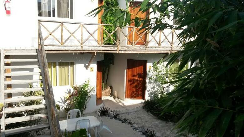 Hostal Jardin Mahahual