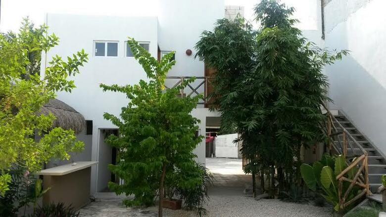 Hostal Jardin Mahahual
