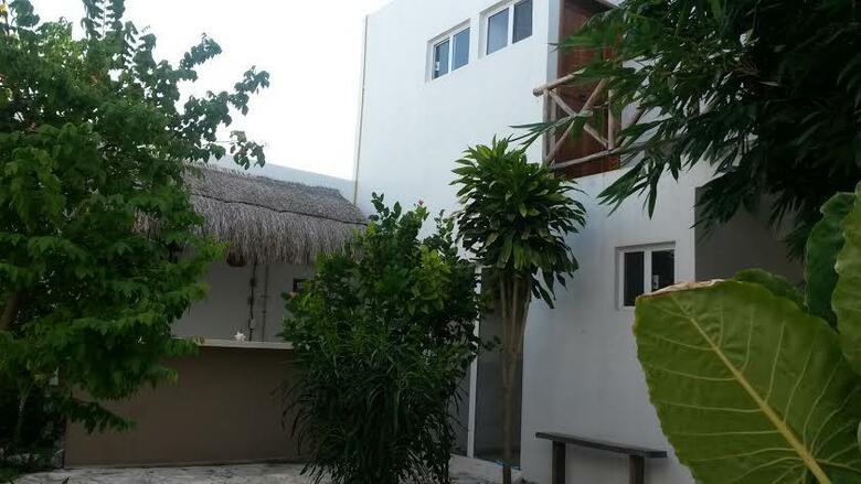 Hostal Jardin Mahahual
