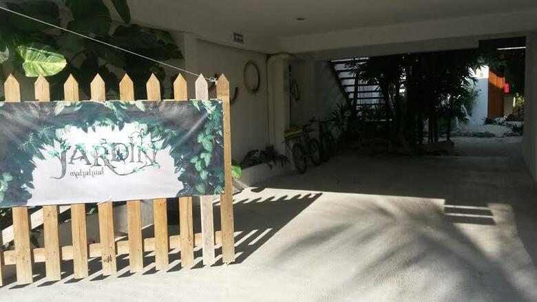 Hostal Jardin Mahahual