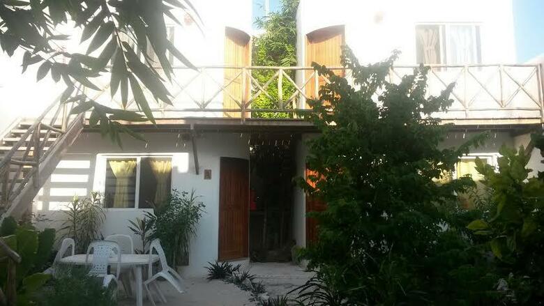 Hostal Jardin Mahahual