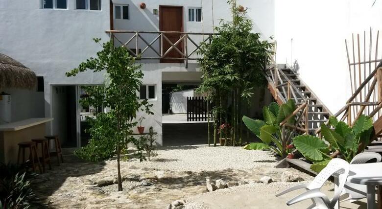 Hostal Jardin Mahahual