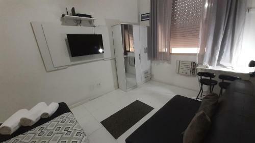 Apartamento Flat Com Wi-fi Entre Os Postos 1 E 2 De Copacabana