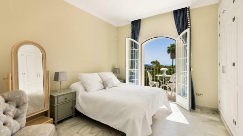 Golden Mile Villa Close To Beach