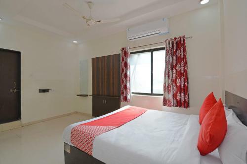 Oyo 23697 Hotel Krishna Palace