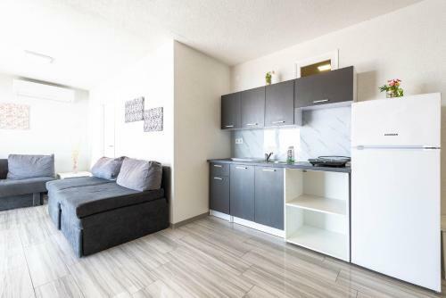 Hostal Anifil Pool Apartments