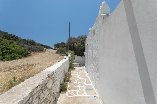 Manolis Villa