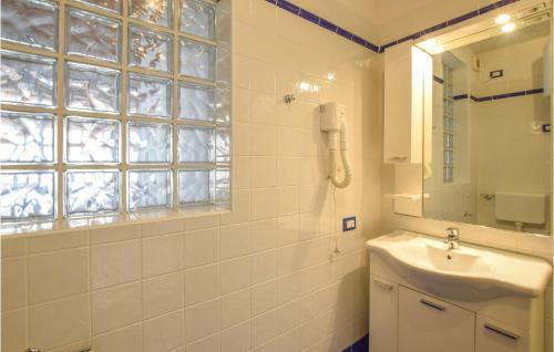 Amazing Apartment In Albarella With