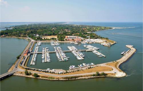 Amazing Apartment In Albarella With