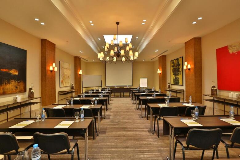 Alqasr Metropole Hotel