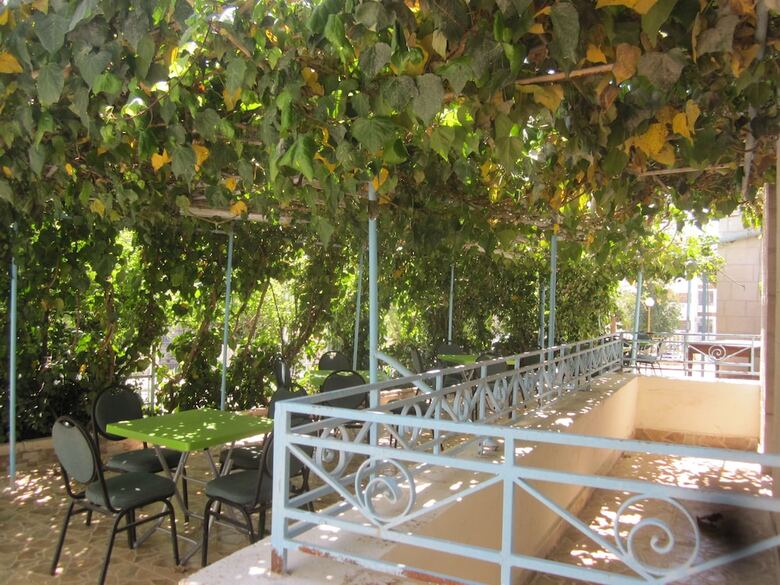Caravan Hotel