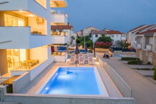 Adna Luxury Apartment With A Pool