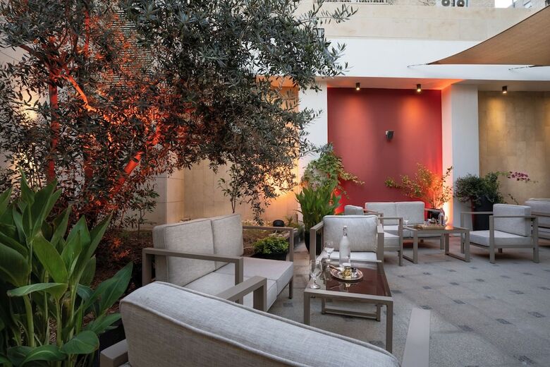 Corp Amman Hotel