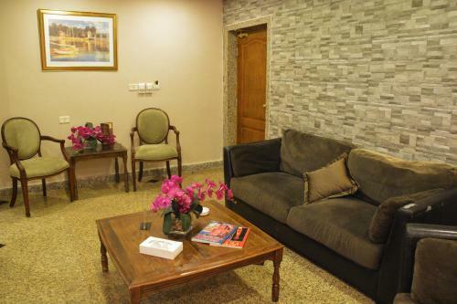 Capri Hotel Suites