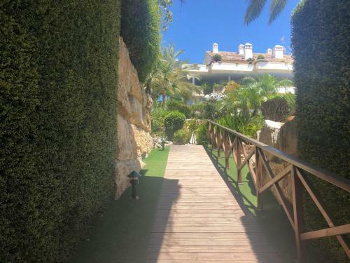 Luxury Apartment At Lomas Del Rey, Puente Romano
