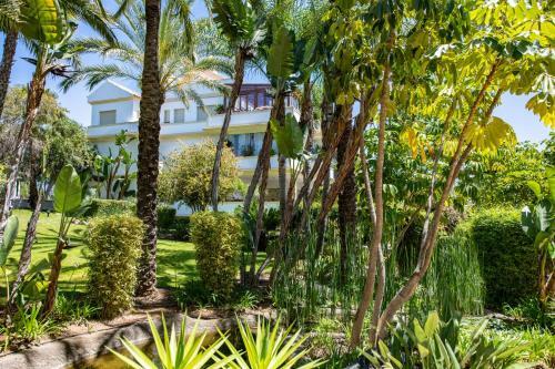 Luxury Apartment At Lomas Del Rey, Puente Romano