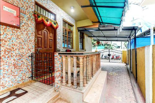 Hostal Oyo Capital O 11357 Hotel Benz International