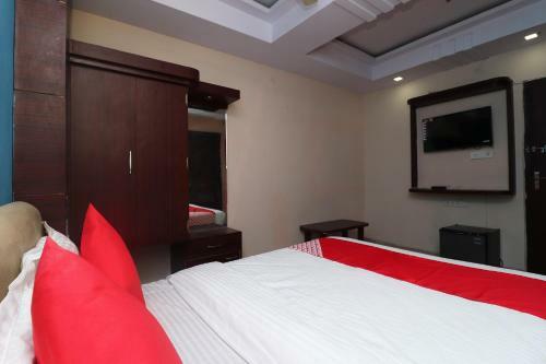 Oyo 28769 The Landmark Hotel