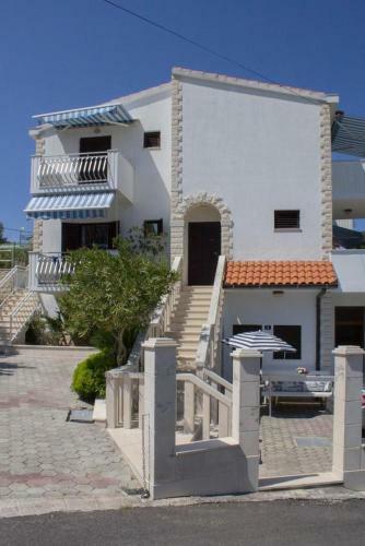Apartamentos Studio Arbanija 13298a