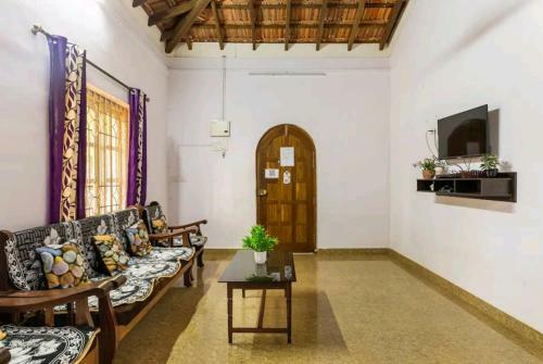 Hotel Infinity Lake View 6bhk Bungalow With Private Pool