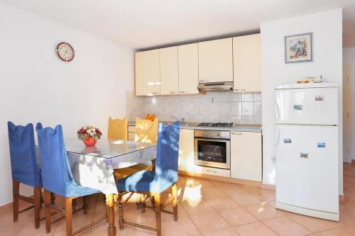 Apartments With A Parking Space Makarska - 18498