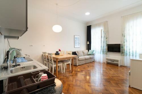 Mimi Carera Apartment & Room