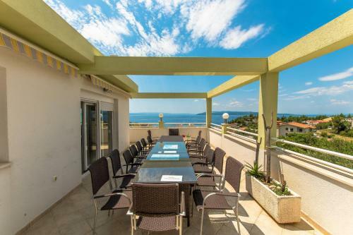 Villa Ozzi With 9 Bedrooms & Private Pool