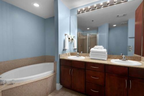 Laketown Wharf 1422