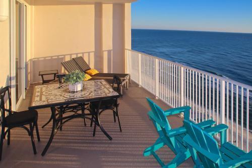 Apartamento Beachfront Condo With Stunning Ocean Views And Pool!