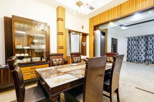 Hotel Capital O 61239 Hayat Stay Inn