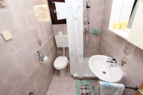 Hostal Rooms And Apartment Pina