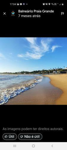 Bela Casa Localizada A 100 Metros Da Praia E Rio.