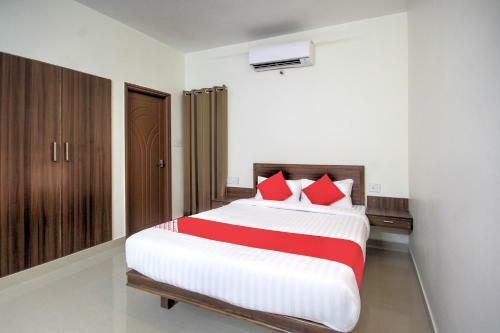 Hotel Oyo 48373 Sri Darshanam Homes