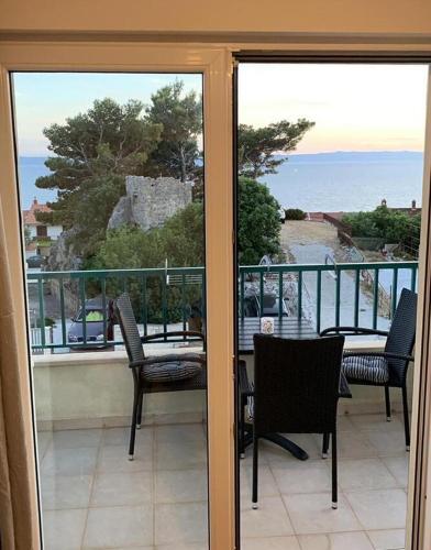 Apartments With A Parking Space Makarska - 18170