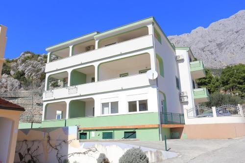 Apartments With A Parking Space Makarska - 18213