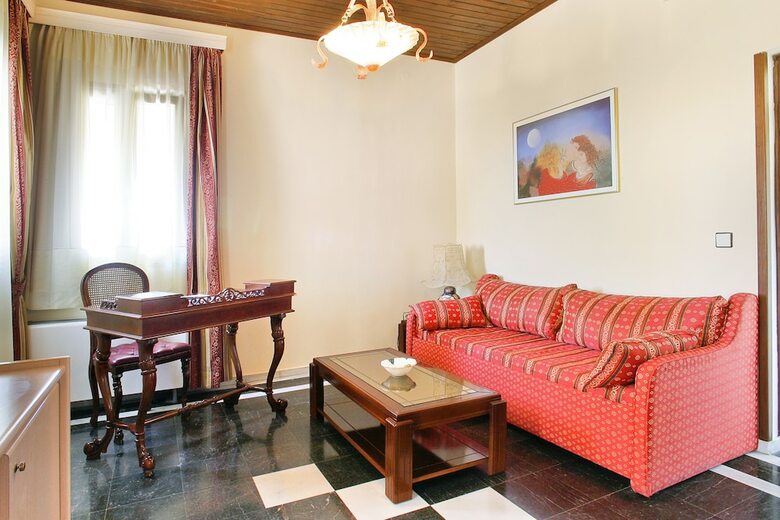 Hotel Grecian Castle