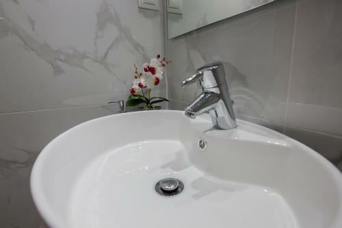 Hostal Chrisi Akti