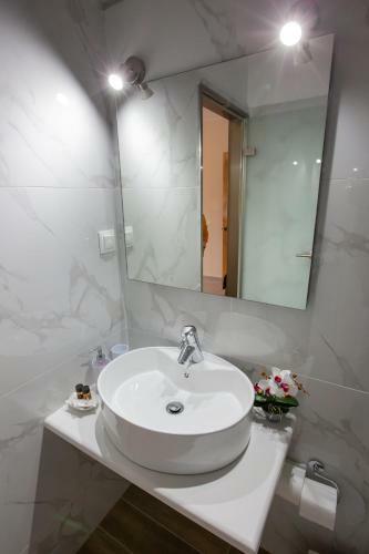 Hostal Chrisi Akti