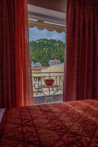 Hostal Chrisi Akti