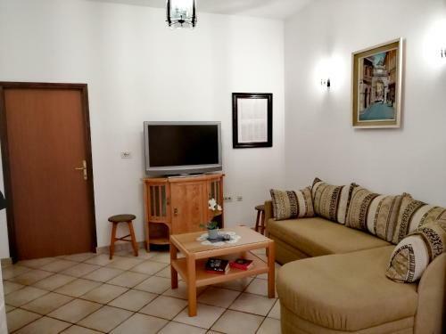 Hostal Rooms And Apartment Lea